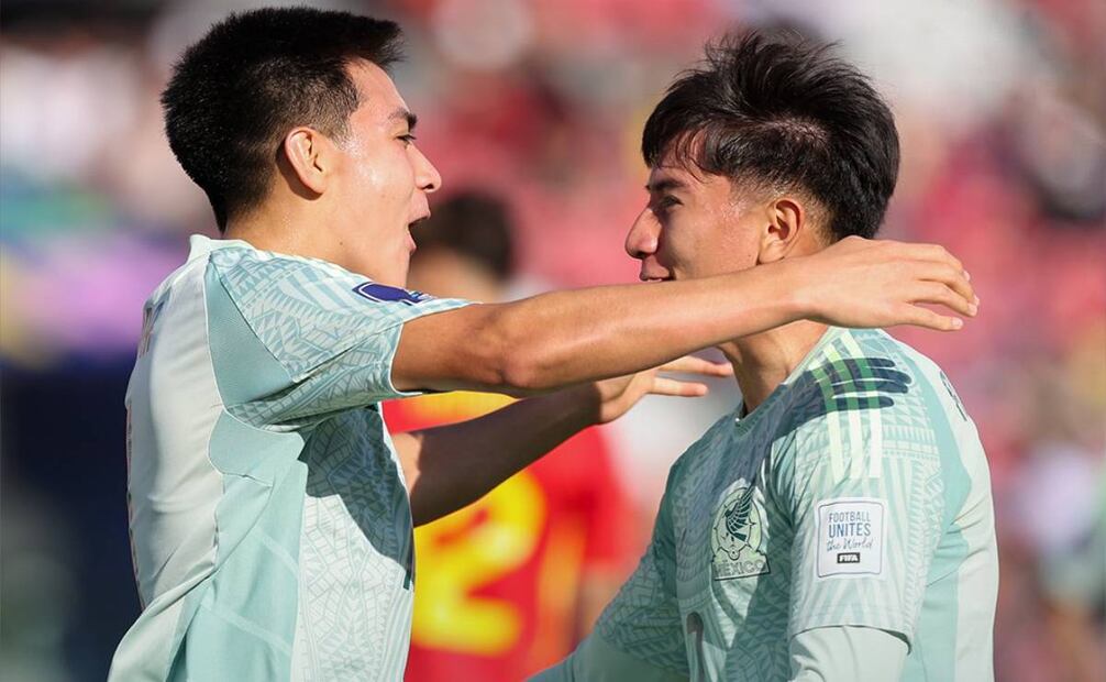 Gilberto Mora festeja los dos goles que le dieron el empate a México frente a España en el Mundial Sub-20. Foto: @miseleccionsubs