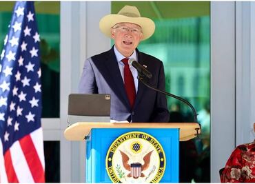 Ken Salazar destaca relación México-EU; asegura que nuevo gobierno de Trump no afectará vínculos