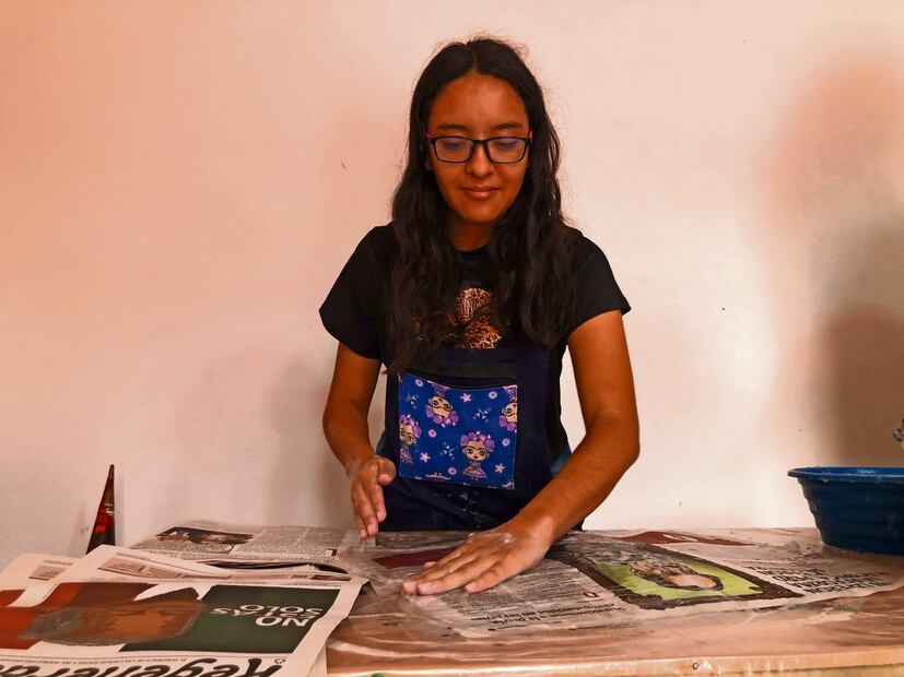 La mayoría de las personas que se dedican a hacer piñatas son mujeres. Foto: Atenea Campuzano