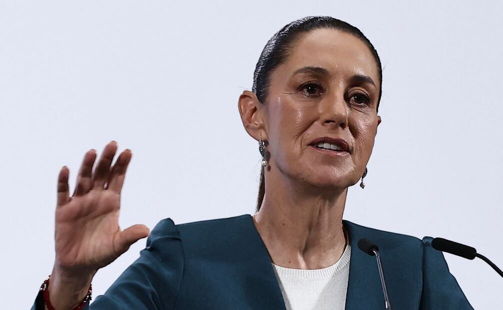 La presidenta de México, Claudia Sheinbaum Pardo, celebró el proceso de transición en la Suprema Corte de Justicia de la Nación (SCJN), luego de que la ministra presidenta saliente, Norma Lucía Piña, se reunió con el presidente entrante, Hugo Aguilar, tras la elección judicial. Foto: Berenice Fregoso / EL UNIVERSAL