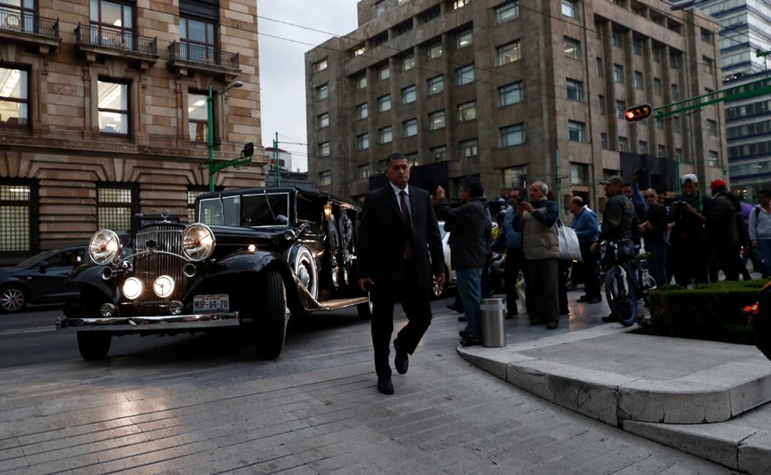Las cenizas de José Luis Cuevas llegaron alrededor de las 17 horas al Palacio de Bellas Artes, donde se hizo un homenaje póstumo al artista.