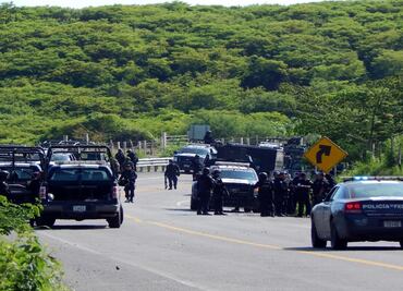 Federales aseguran más de 39 mil litros de hidrocarburo en Michoacán