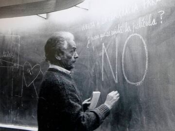 Hijo de Nicanor Parra admite que entregó cuadernos del poeta a sus espaldas