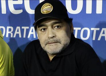 Ineptos siguen dirigiendo a Argentina: Diego Maradona