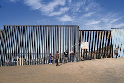 Mexicanos encabezan deportaciones en EU en octubre; representa la mayor cifra en 10 años