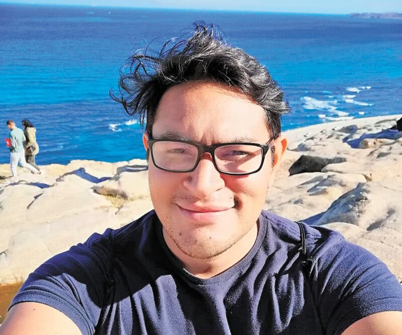 Irving, estudiante de posgrado, tuvo otra complicación y sus médicos pensaron que aún tenía necrosis en el pie; fue a cirugía y eso se descartó. ARCHIVO EL UNIVERSAL