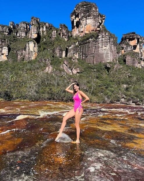Ary Tenorio con el bañador más hot de la temporada en rosa Barbie