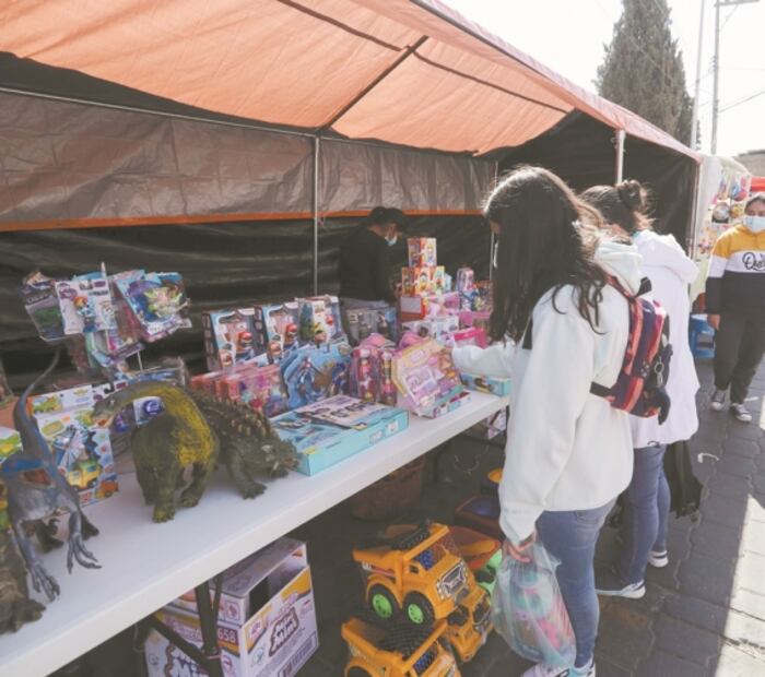 Inflación dificulta a los reyes cumplir listas de regalos