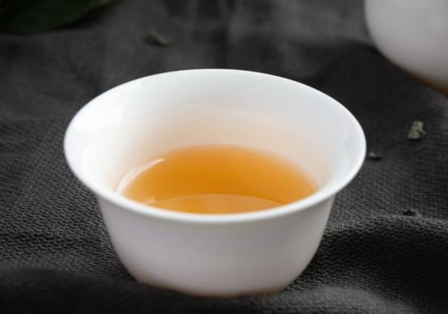 Prepara infusión de hierbabuena para el dolor estomacal