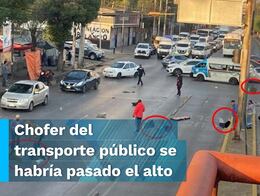 Fuerte choque entre combi y tráiler en la avenida López Portillo deja a pasajeros regados y graves