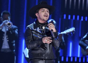 El problema legal de Christian Nodal con su exdisquera explicado paso a paso