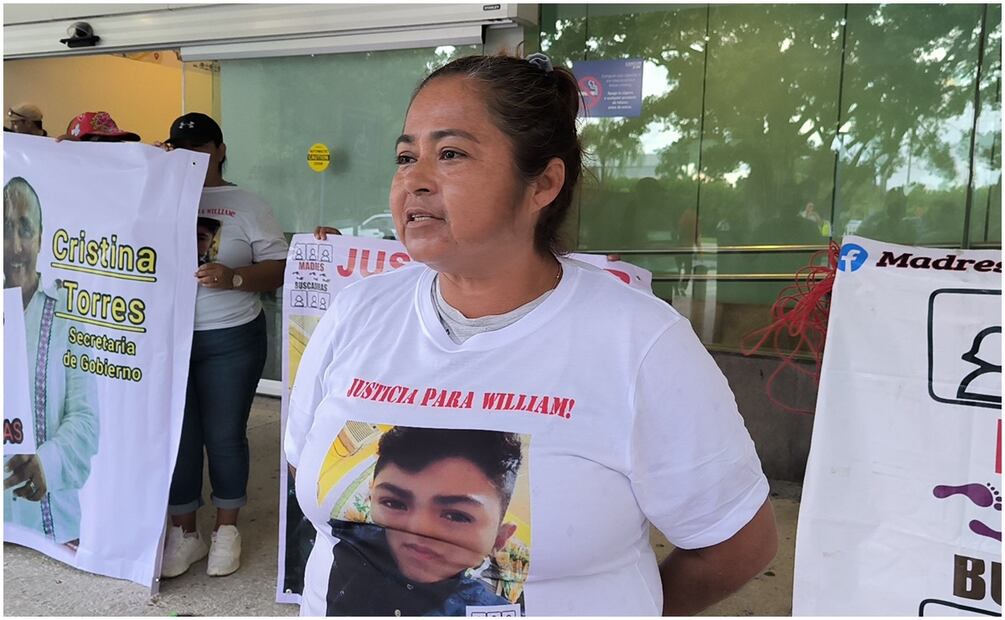 Este 12 de octubre, madres buscadoras montan plantón indefinido en Aeropuerto Internacional de Cancún para exigir avances en caso de joven secuestrado en 2017. Foto: Adriana Varillas / EL UNIVERSAL