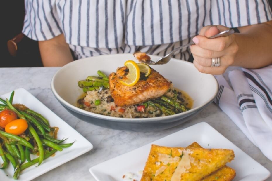 ¿Por qué es bueno comer despacio?