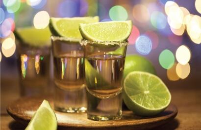 Almave, el primer destilado de agave azul sin alcohol