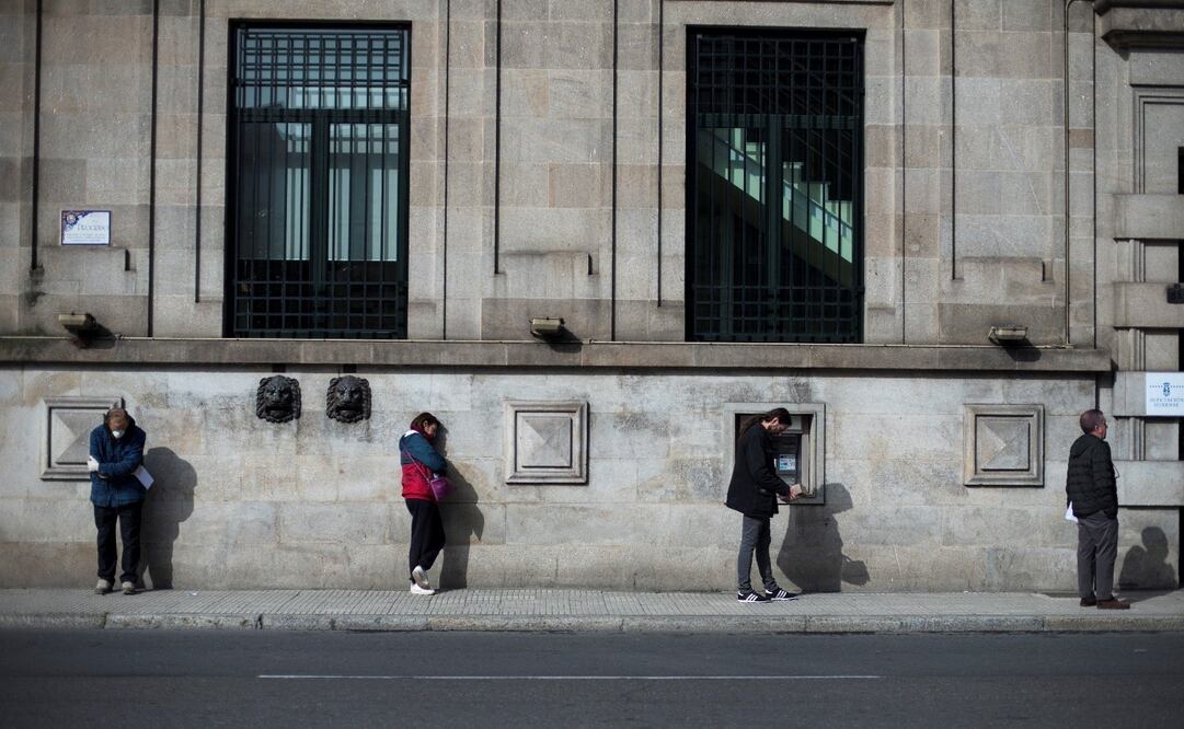 Aplicar la "sana distancia" es una de las medidas de prevención ante el Covid-19. Desde la antropología ya se ha estudiado la distancia entre humanos. Foto: EFE/ Brais Lorenzo, archivo