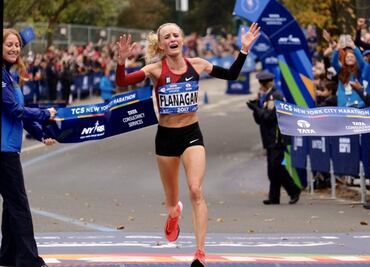 Conquista mujer estadounidense maratón de NY y hace historia