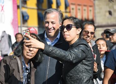 Meade recorre el Centro Histórico y se toma "selfies"