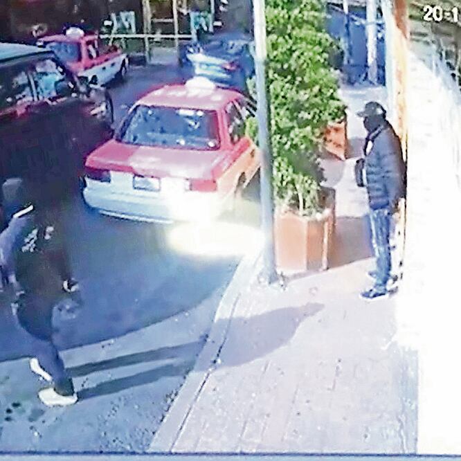 Las cámaras de circuito cerrado de los vecinos de los afectados, en la alcaldía Miguel Hidalgo, captaron a los delincuentes y sus vehículos. Foto: ESPECIAL