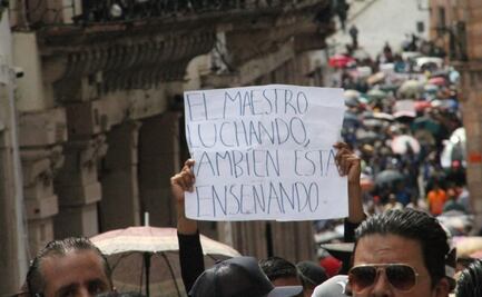 Miles de maestros marchan en Zacatecas para exigir pago de prestaciones; declaran “la guerra” al gobierno