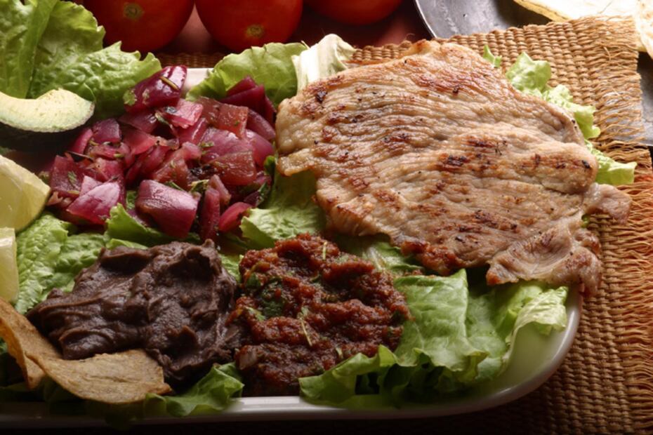 El Poc Chuc, platillo emblemático de Yucatán, destaca entre las opciones gastronómicas de Yucatán en Los Pinos. Foto: Página web del Gobierno de Yucatán