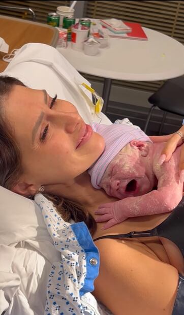 A los 64 años, Alec Baldwin recibe a su séptima hija: "Una bendición en tiempos tan inciertos"