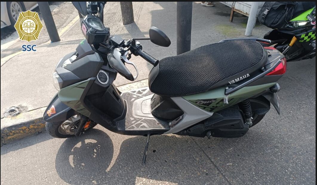 Motocicleta en la que circulaba el hombre detenido en la alcaldía Gustavo A. Madero. (18/07/2025). Foto: Especial