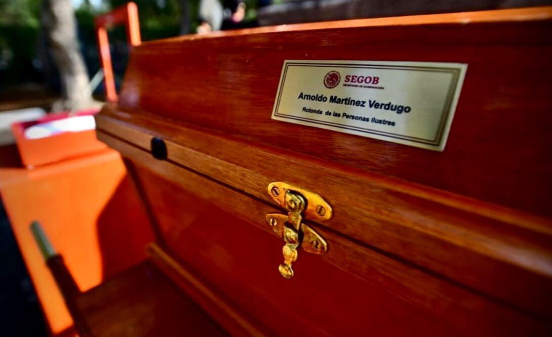 Para la ceremonia se requirió una urna de madera para las cenizas del dirigente social con medidas de 48x35x36 cm, con dos soportes a los costados tipo bastón, color nogal reforzada. Foto: cortesía Presidencia