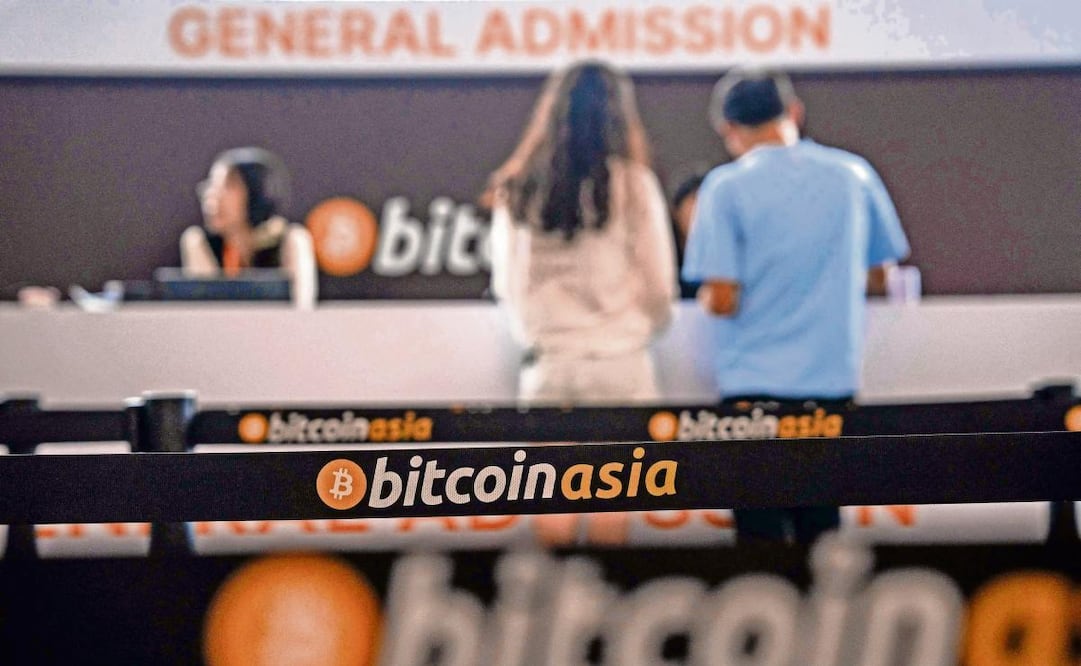 Bitcoin cayó 6.5% después de haber bajado casi 12% más temprano este lunes, estabilizándose justo por encima de 85 mil dólares. Foto: Archivo / EL UNIVERSAL