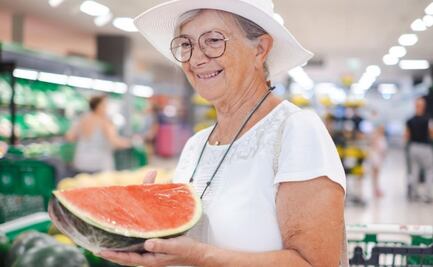 ¿Cómo se debe comprar la sandía en los supermercados, según especialistas?