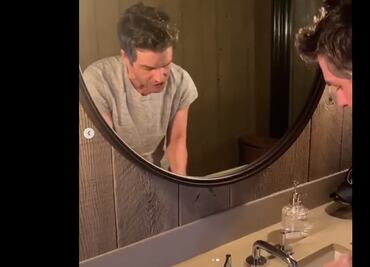Vocalista de The Killers lava sus manos con "Mr. Brightside"