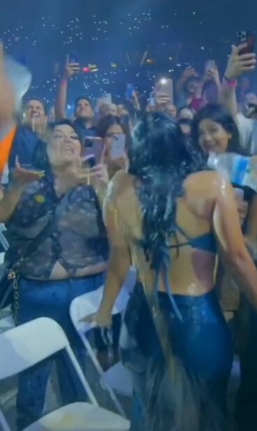 Eduin Caz festeja el cumpleaños de su esposa de forma peculiar  y el Internet se le va encima