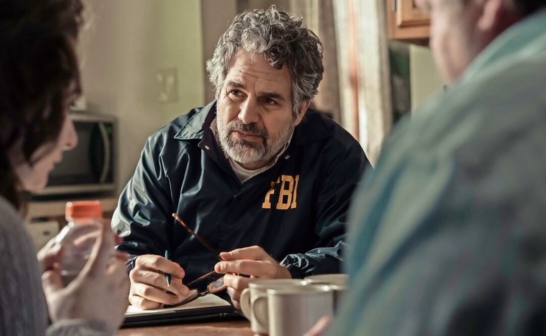 Tom (Mark Ruffalo) es agente del FBI, con gran amor por su familia. Foto: HBO Max