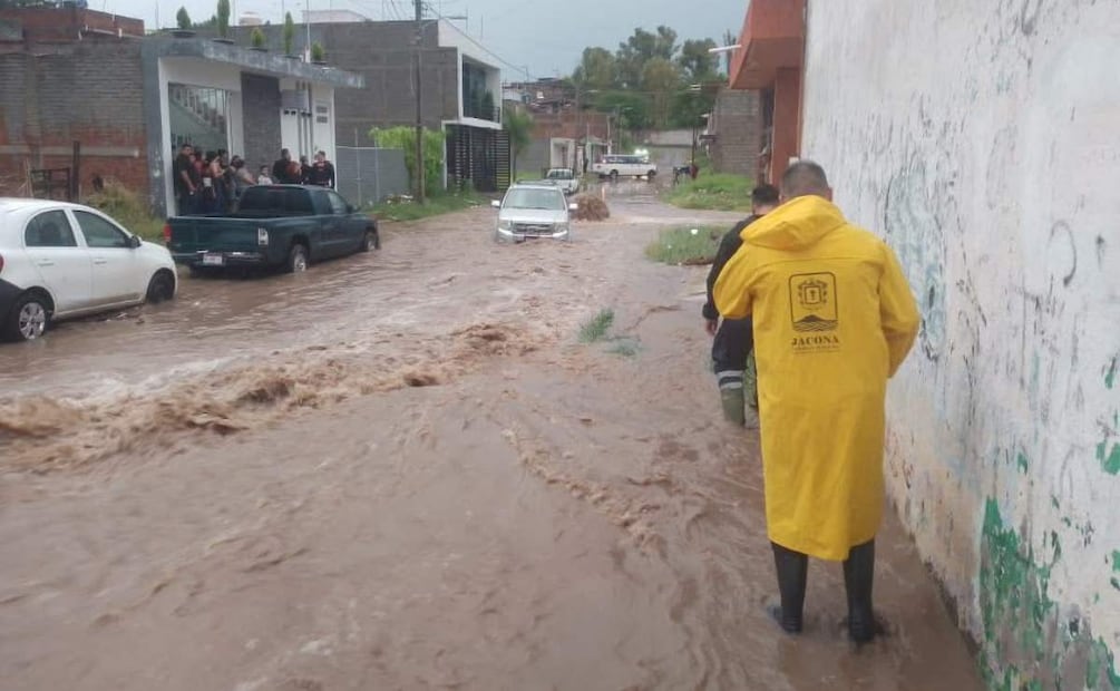 Autoridades de seguridad atienden severas inundaciones en Michoacán (18/07/2025). Foto: Especial