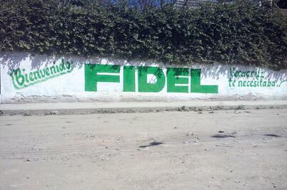 Pintan bardas para dar bienvenida a Fidel Herrera