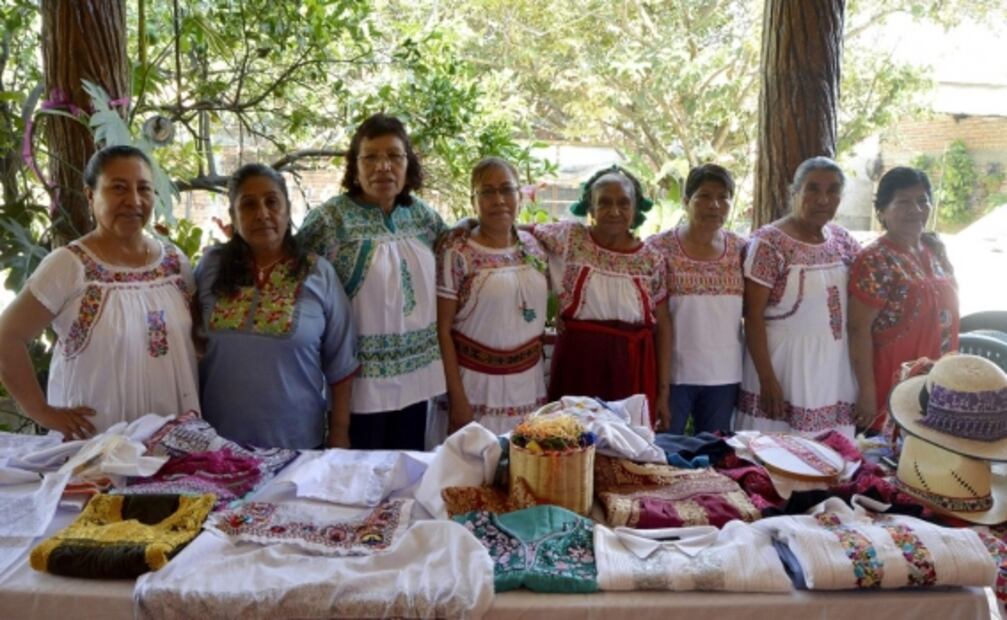 Mexican artisans preserve traditional embroidery techniques