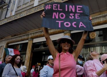 Reforma electoral: por qué los cambios propuestos por López Obrador al INE causan tanta polémica y protestas masivas