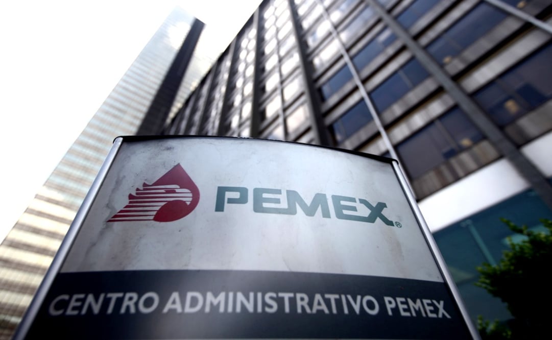 The Pemex logo is pictured during the 80th anniversary of the expropriation of Mexico's oil industry at the headquarters of state-owned oil giant – Photo: Edgard Garrido/EL UNIVERSAL