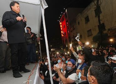 Acude Ricardo Aldana al sindicato petrolero a festejar triunfo con simpatizantes