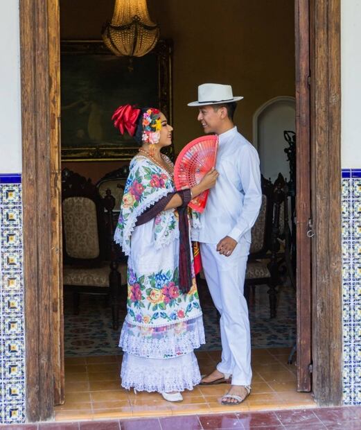 ¿Cómo se dice 'bésame' y 'abrázame'? 10 frases de amor en maya