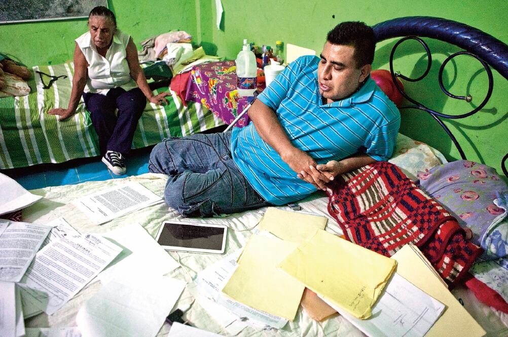 Aureliano batalla por sobrevivir, pues asegura que la ayuda económica que le prometieron los gobiernos estatal y federal llega a cuentagotas (CRÍSTOPHER ROGEL. EL UNIVERSAL)