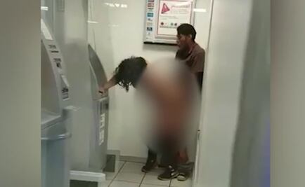 Captan a pareja teniendo sexo en un cajero