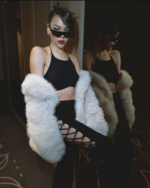 El look dark de Danna Paola con el que incendió Instagram