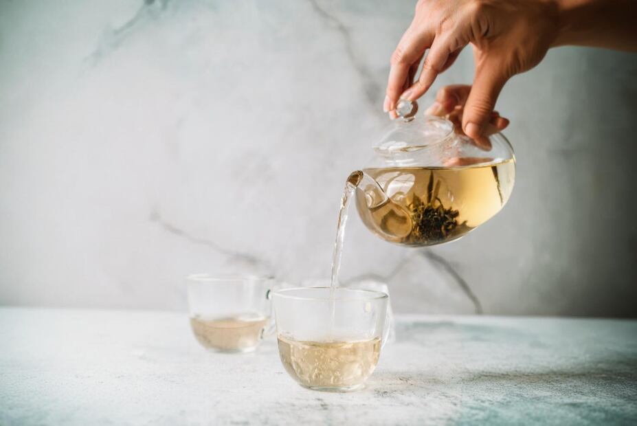 El té blanco tiene menos tiempo de oxidación. Foto: Freepick