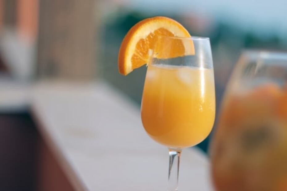 Qué son las mimosas y bellinis y cómo prepararlos en casa
