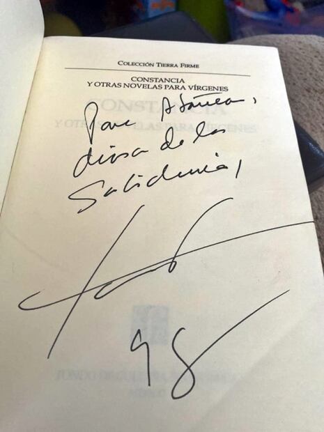 Bibliófilos cazadores de libros firmados por sus autores