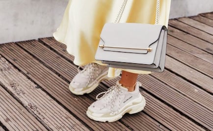 Qué tenis usar según tu tipo de falda