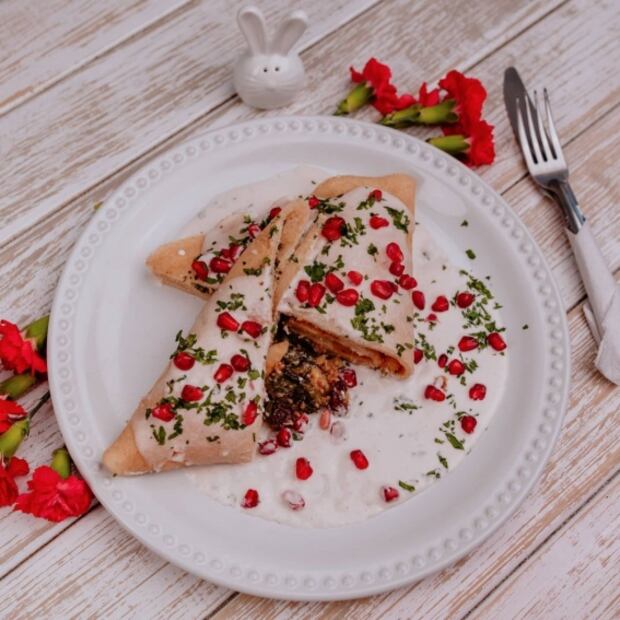 Aprende a hacer crepas con relleno de chiles en nogada