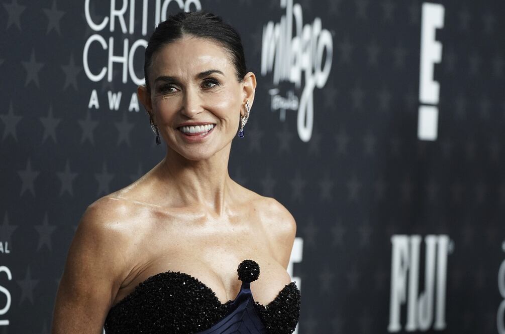 Demi Moore en Critics Choice Awards.
Foto: AP / Jordan Strauss