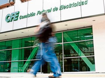 CFE requiere inversión privada para nuevas centrales; hay riesgos de baja en calificación, alerta Fitch Ratings