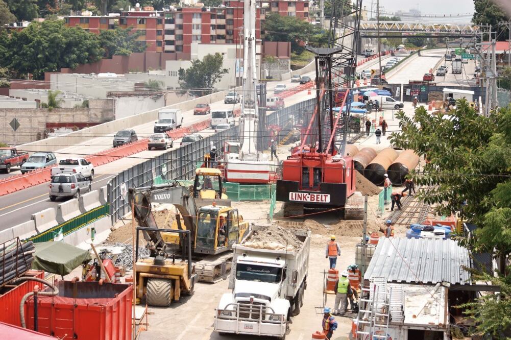 Juan Mena López y Juan Mena Romero, padre e hijo, murieron en el socavón formado el pasado 12 de julio en el Paso Exprés de Cuernavaca, donde se realizan trabajos de reparación. (TONY RIVERA. EL UNIVERSAL)
